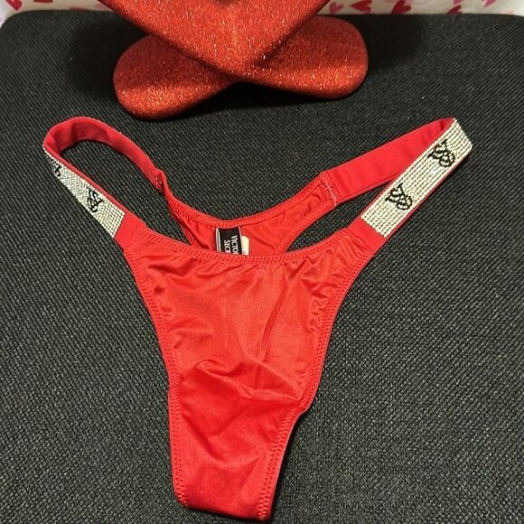 Victoria Secret Bundle one red thong and one black Brazilian panty - Picture 7 of 8
